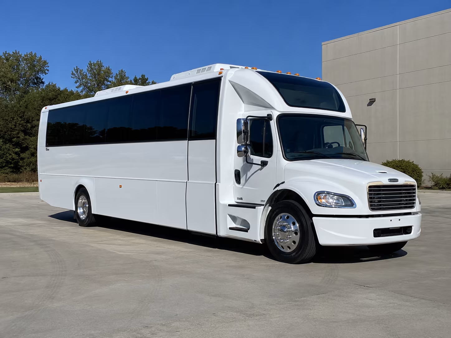 lexington 28 passenger party bus